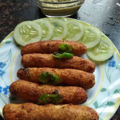 A picture of Aloo suji rolls crispy.