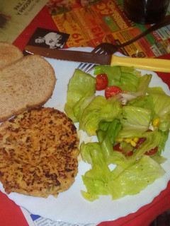 Una foto de Hamburguesa light de pollo y verduras