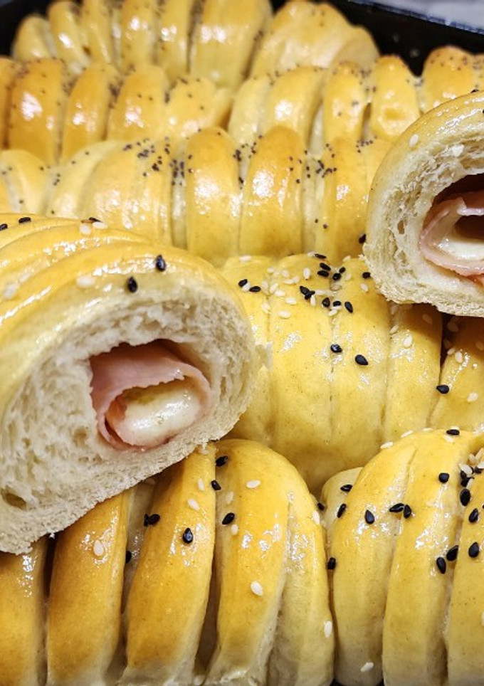 Una foto de 🧀🥖 Pancito relleno de queso con técnica Tang zhong 🥖🧀