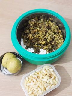 વઘારેલા ફણગાવેલા મગ (Vagharela Fangavela Moong Recipe In Gujarati) રેસીપી મુખ્ય ફોટો