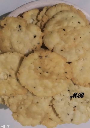 ફરસી પૂરી(Farsi Poori Recipe in Gujarati) રેસીપી મુખ્ય ફોટો