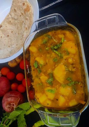 आलू की लौंजी रेसिपी मुख्य फोटो