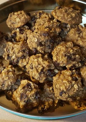 A picture of Chocolate chip oat cookies.