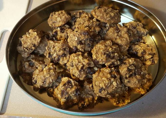 Chocolate chip oat cookies