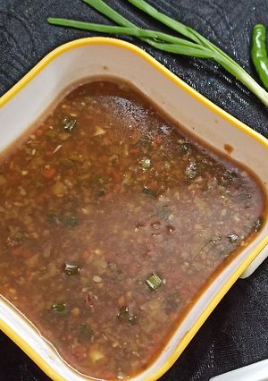 व्हेज हॉट & सॉर सूप (veg Hot & sour soup recipe in marathi) रेसिपी चे मुख्य फोटो 