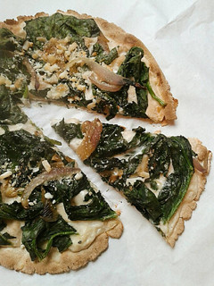 Una foto de (Pizza Falsa) Bechamel y Espinaca