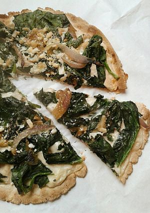 Una foto de (Pizza Falsa) Bechamel y Espinaca
