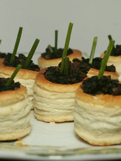 Una foto de Canapés para fiestas. Macetas de morcilla y manzana