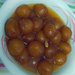 A picture of Gulab jaman.