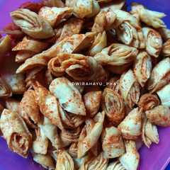 A picture of Kripik Pangsit.