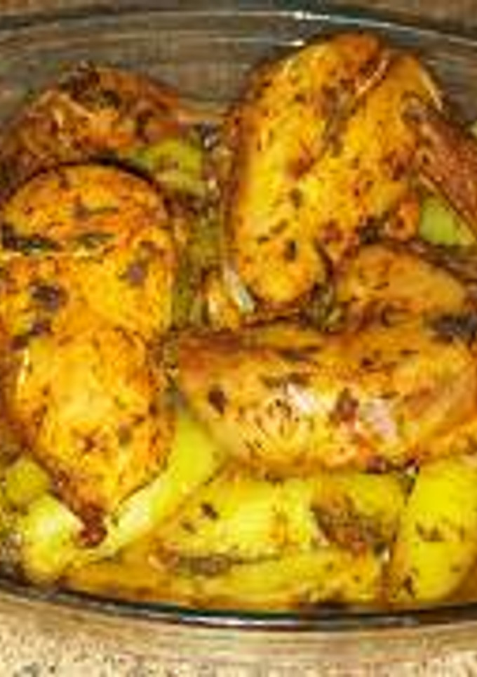Una foto de Receta de pollo mararinado con patatas al horno