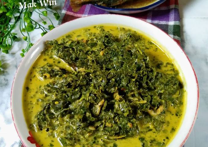 Gulai daun singkong tumbuk