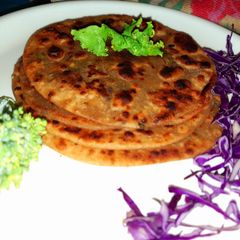 A picture of Red cabbage & broccoli paratha.