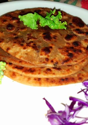 A picture of Red cabbage & broccoli paratha.