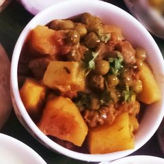 A picture of Aaloo matar sabzi.