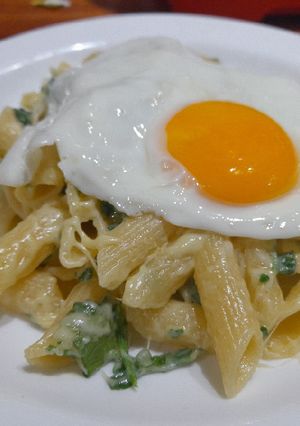 Una foto de Mostachol ajo, perejil y queso y a caballo