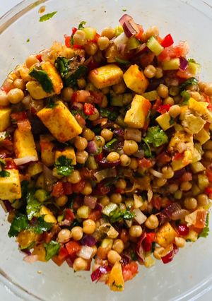 A picture of Chhole paneer salad.