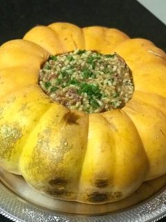 Foto de Risoto de abóbora cabotiá e carne seca servido na moranga