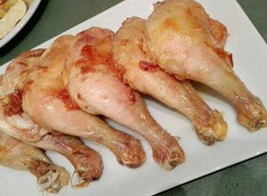 Una foto de Sencillo... pata y muslo al horno... Guarnición.. descubríla