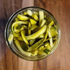 A picture of Pickled baby marrow.