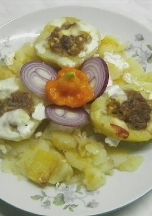"Maradékkal" töltött burgonya recept fotója