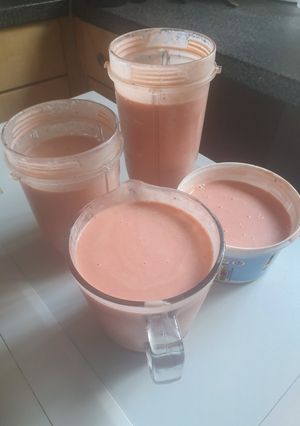 A picture of Yogurt Orange juice Strawberry Smoothie.
