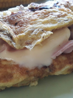 Una foto de Omellette con queso y casancrem