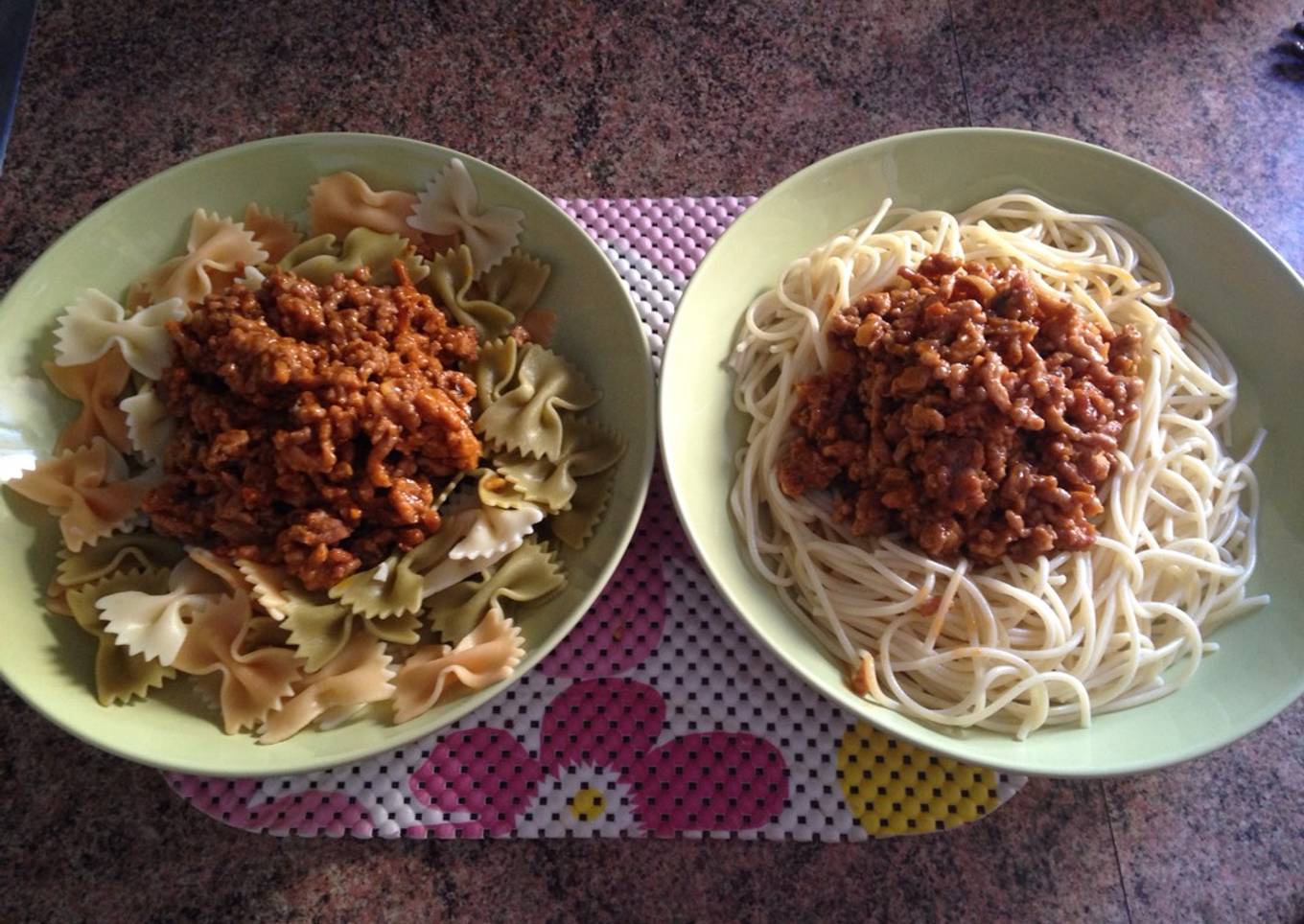 Pasta al nido con carne picada tipo boloñesa