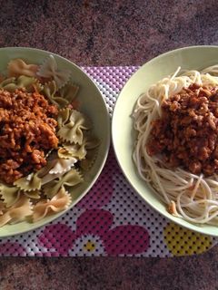 Una foto de Pasta al nido con carne picada tipo boloñesa