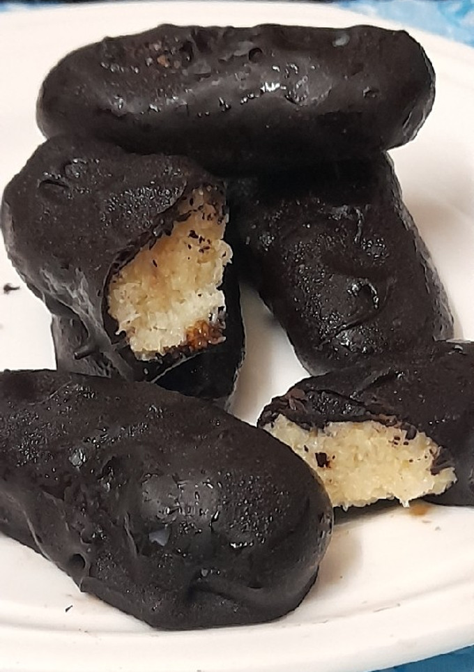 કોકોનટ બાઉનટી ચોકલેટ (Coconut Bounty Chocolate Recipe In Gujarati) રેસીપી મુખ્ય ફોટો
