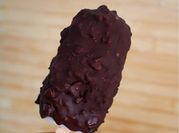 Una foto de helado de chocolate saludable