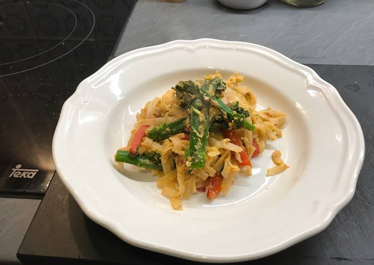 Noodles de arroz con verduras y salsa de chili