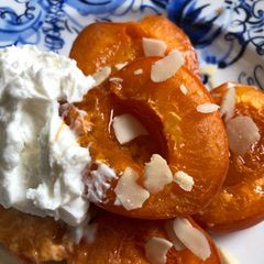 A picture of Baked apricots with lemon and thyme.