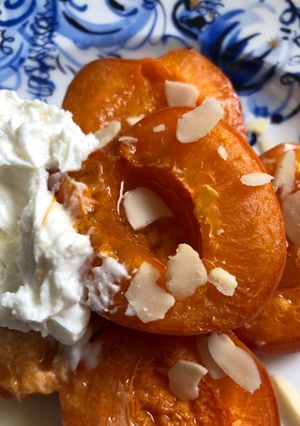 A picture of Baked apricots with lemon and thyme.