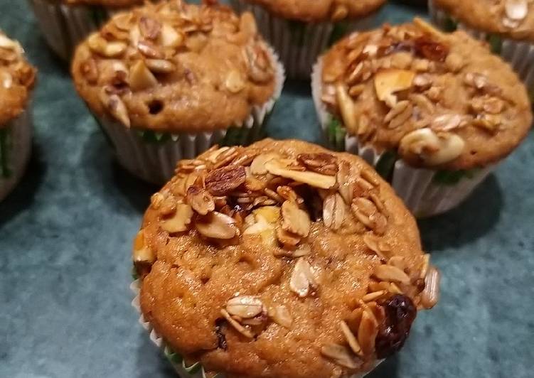Resep Banana Cupcakes with choco and granola Anti Gagal