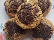 Una foto de polvorones de chocolate