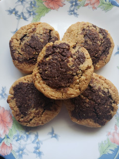 Una foto de Polvorones marmolados low carb