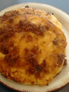 Una foto de Hot cakes, pancakes canelosos.ॐ