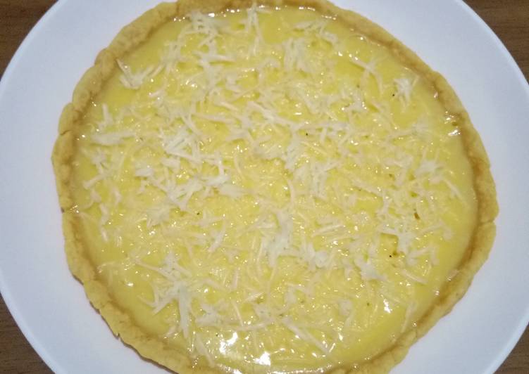 Langkah Mudah untuk Membuat Pie Susu Teflon Topping Keju, Lezat