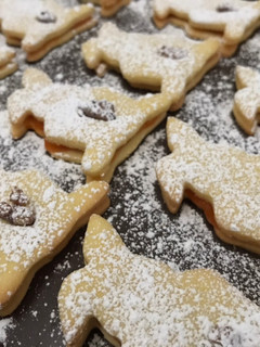 Húsvéti linzer- házi baracklekvárral 🐣🐰 recept fotója