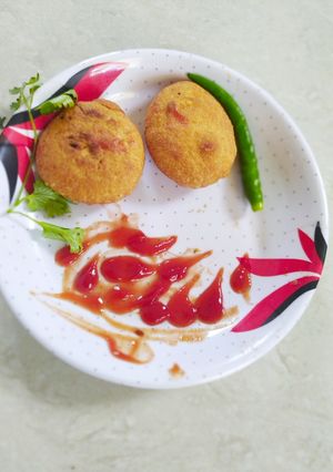 चटपटीत कॉर्न कचोरी (corn kachori recipe in marathi) रेसिपी चे मुख्य फोटो 