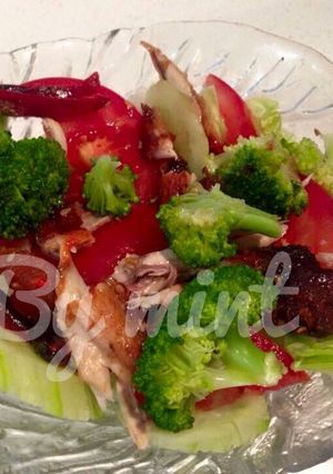 รูปของ Chicken salad with sweet chili sauce สลัดไก่ย่างน้ำจิ้มไก่