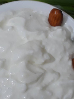 A picture of Eggless Mayonaise with Cream and milk.