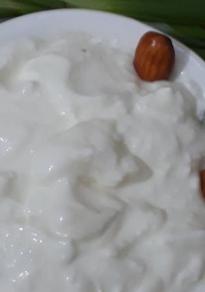 A picture of Eggless Mayonaise with Cream and milk.