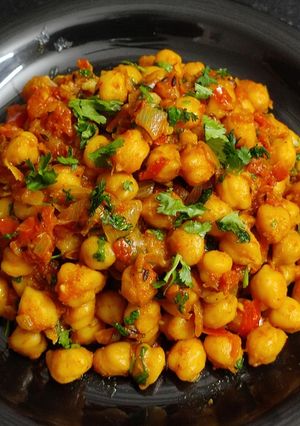 A picture of Dry chana massala.