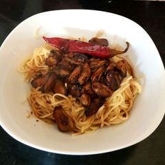 A picture of My Spiced Noodle Soup with Mussels 😀.