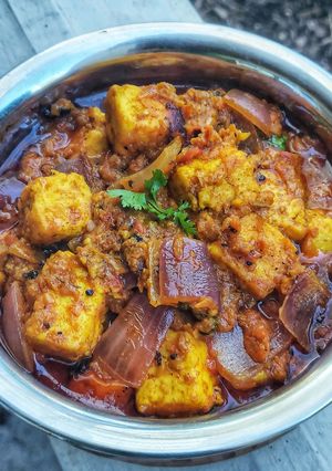 পনির দোপেঁয়াজা (Paneer dopayaza recipe in Bengali) রেসিপির প্রধান ছবি