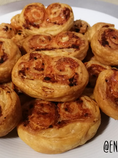 Una foto de Palmeritas de hojaldre de bacon y queso