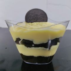 A picture of Oreo custard.