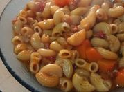 Una foto de guiso de fideos sin carne